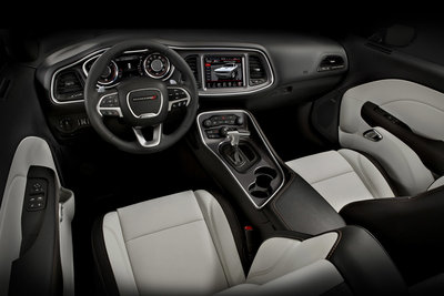 2015-dodge-challenger-sxt-023-1.jpg